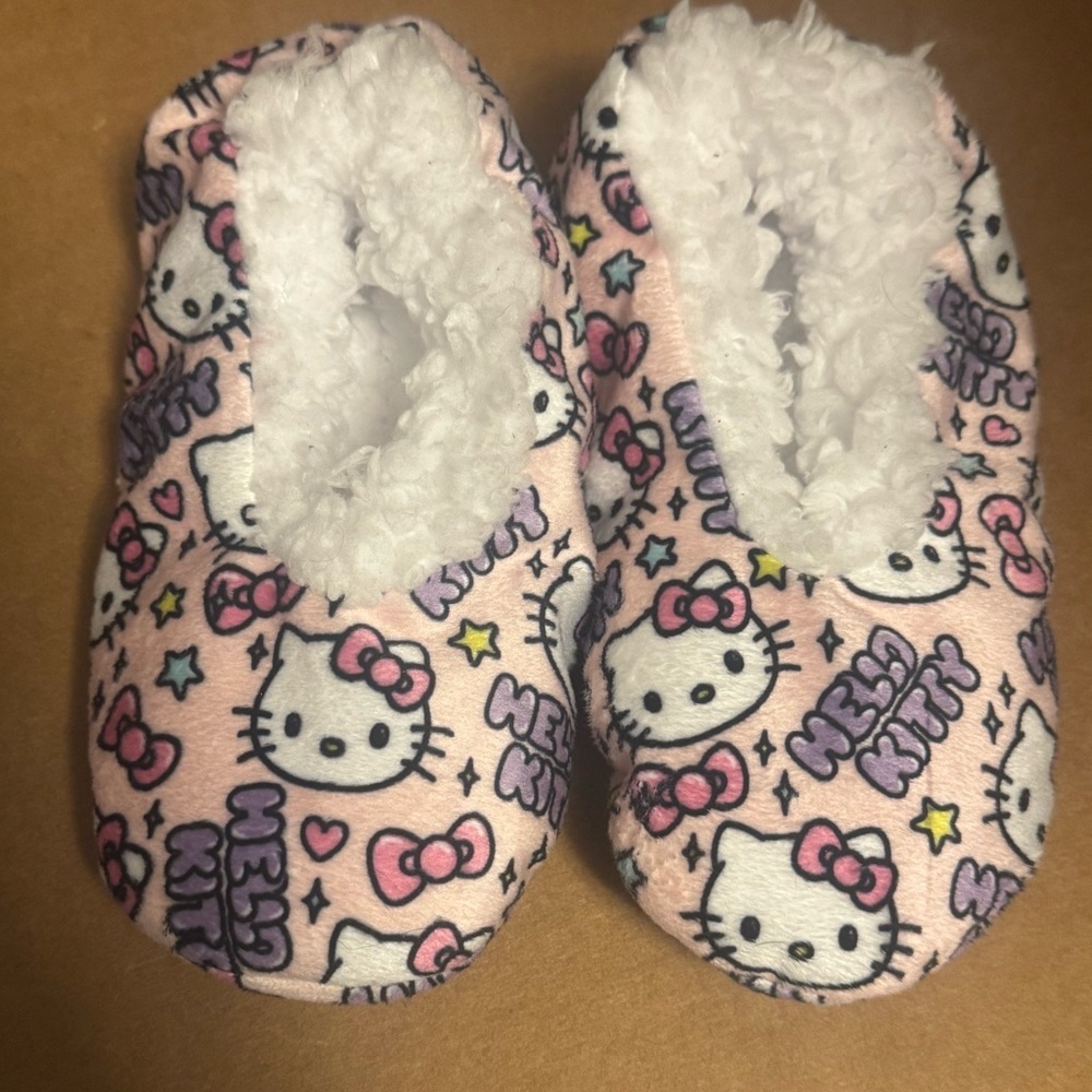HELLO KITTY Sanrio Fuzzy fur slip on slippers Kids Girls size 11/12 house shoes - Picture 2 of 6
